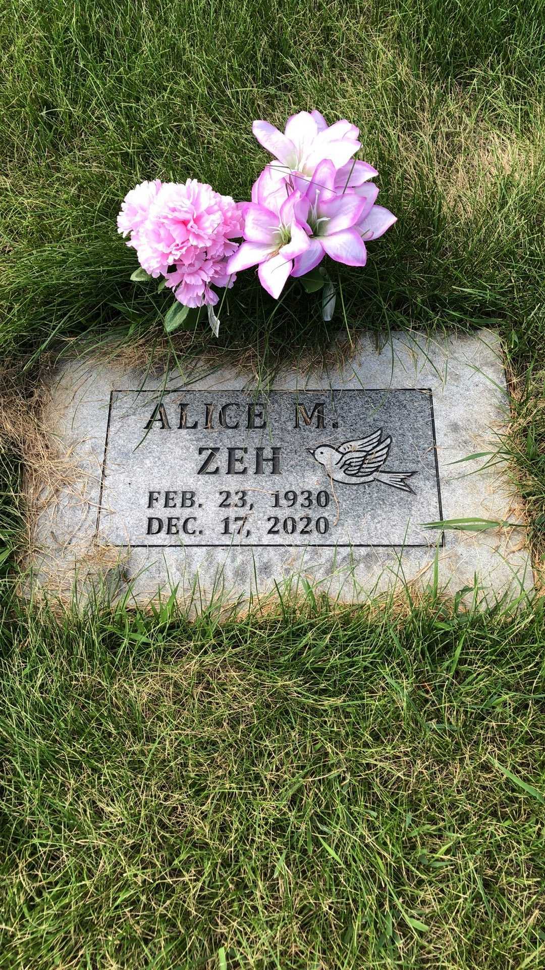 Alice Marie Zeh's grave. Photo 1