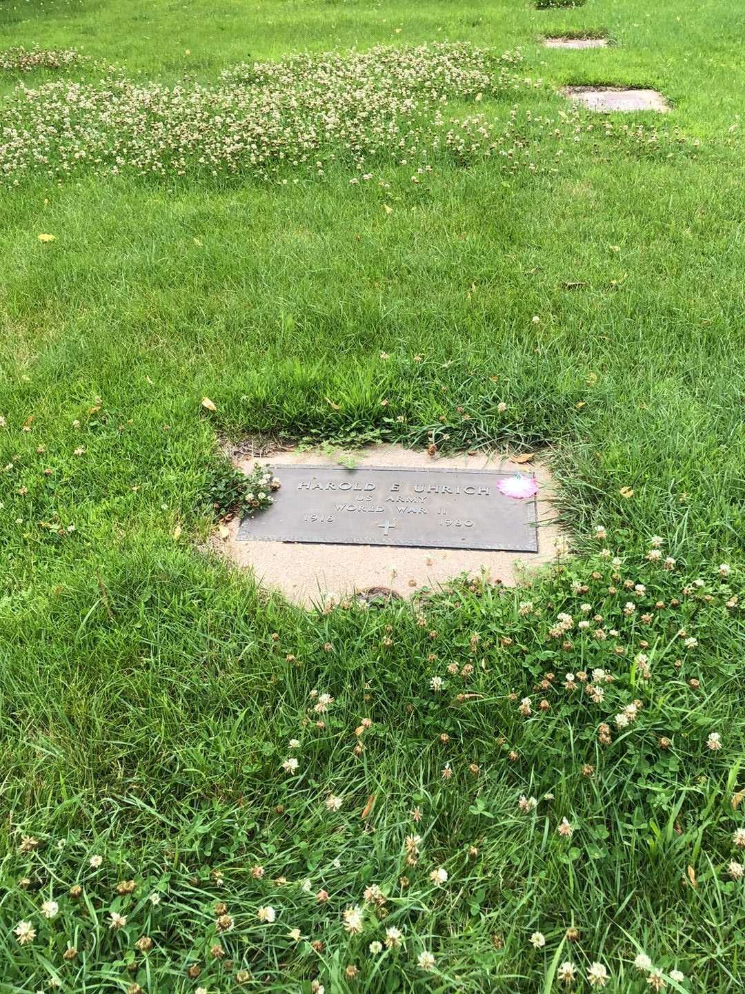 Harold E. Uhrich's grave. Photo 2