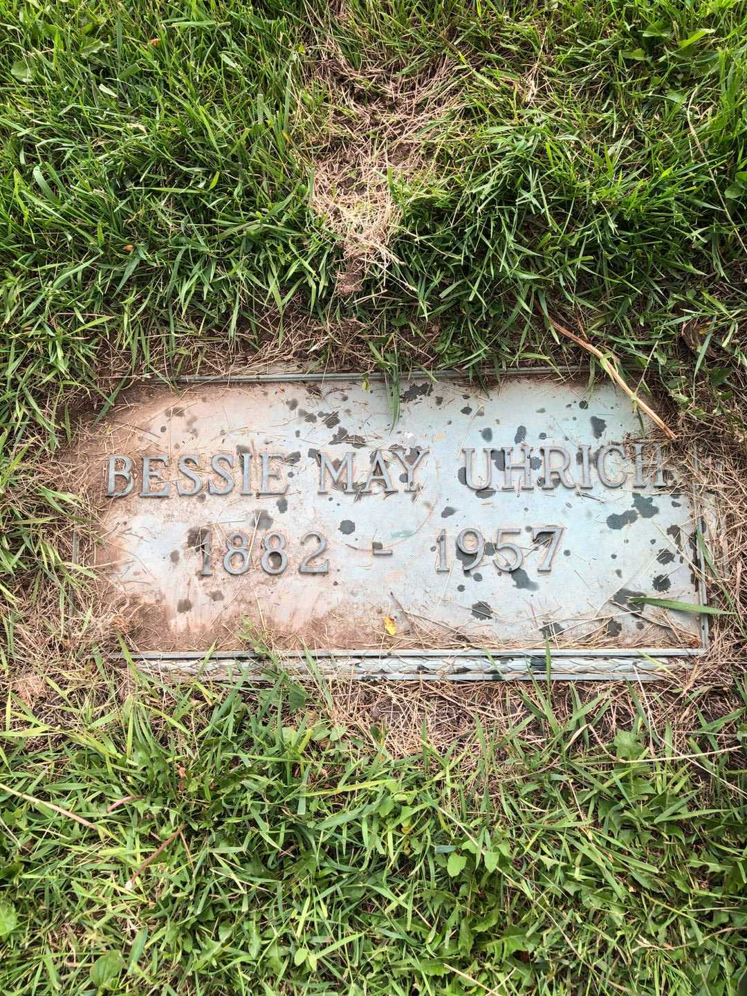 Bessie Mae Uhrich's grave. Photo 1