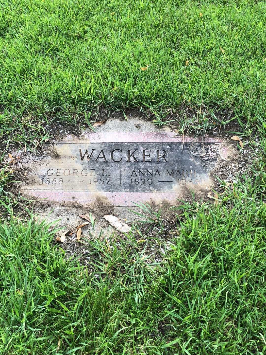 George L. Wacker's grave. Photo 1