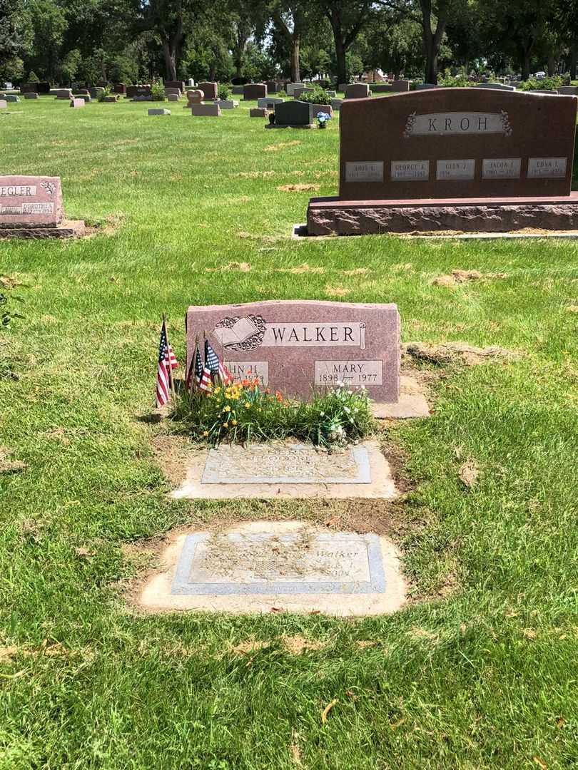 Theodore H. Haberman's grave. Photo 2