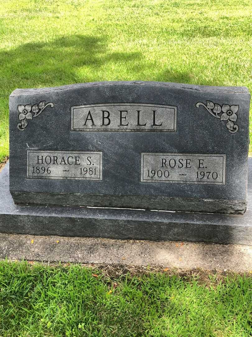 Rose Ezella Abell's grave. Photo 1