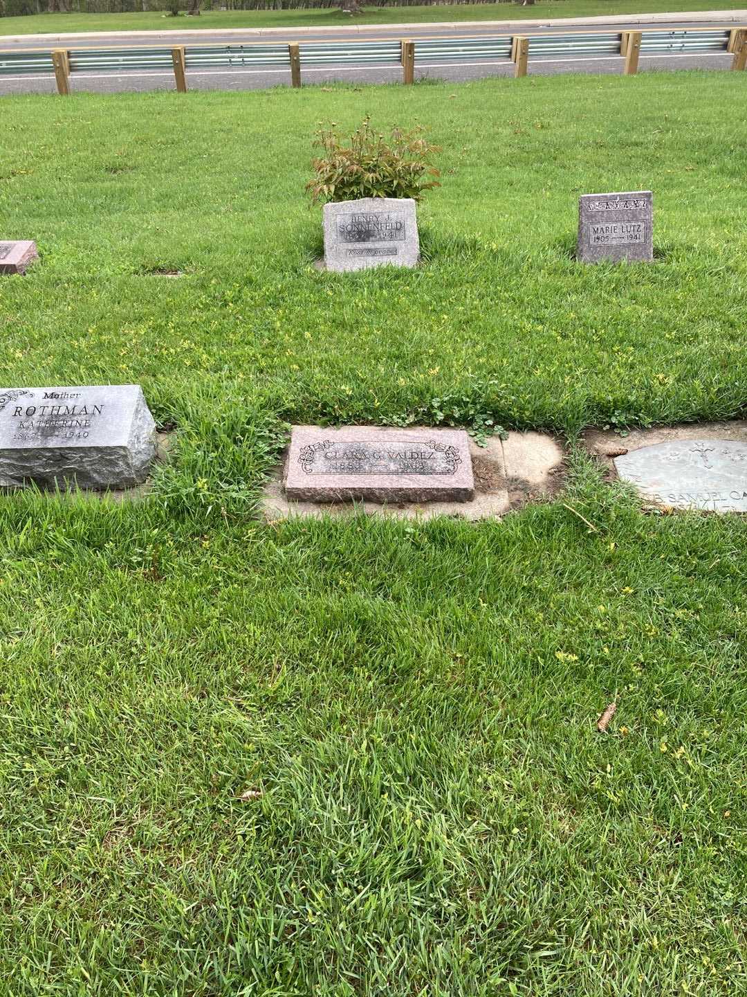 Clara G. Valdez's grave. Photo 2