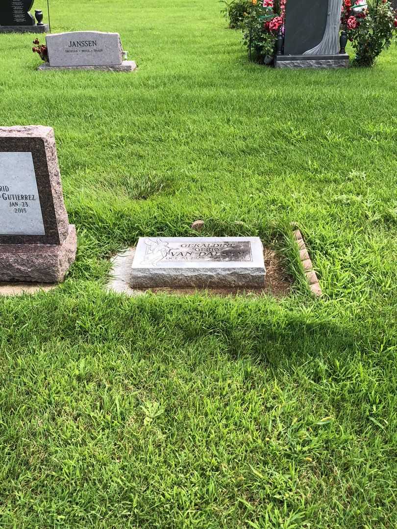 Geraldine "Gerry" Van Dalsem's grave. Photo 2