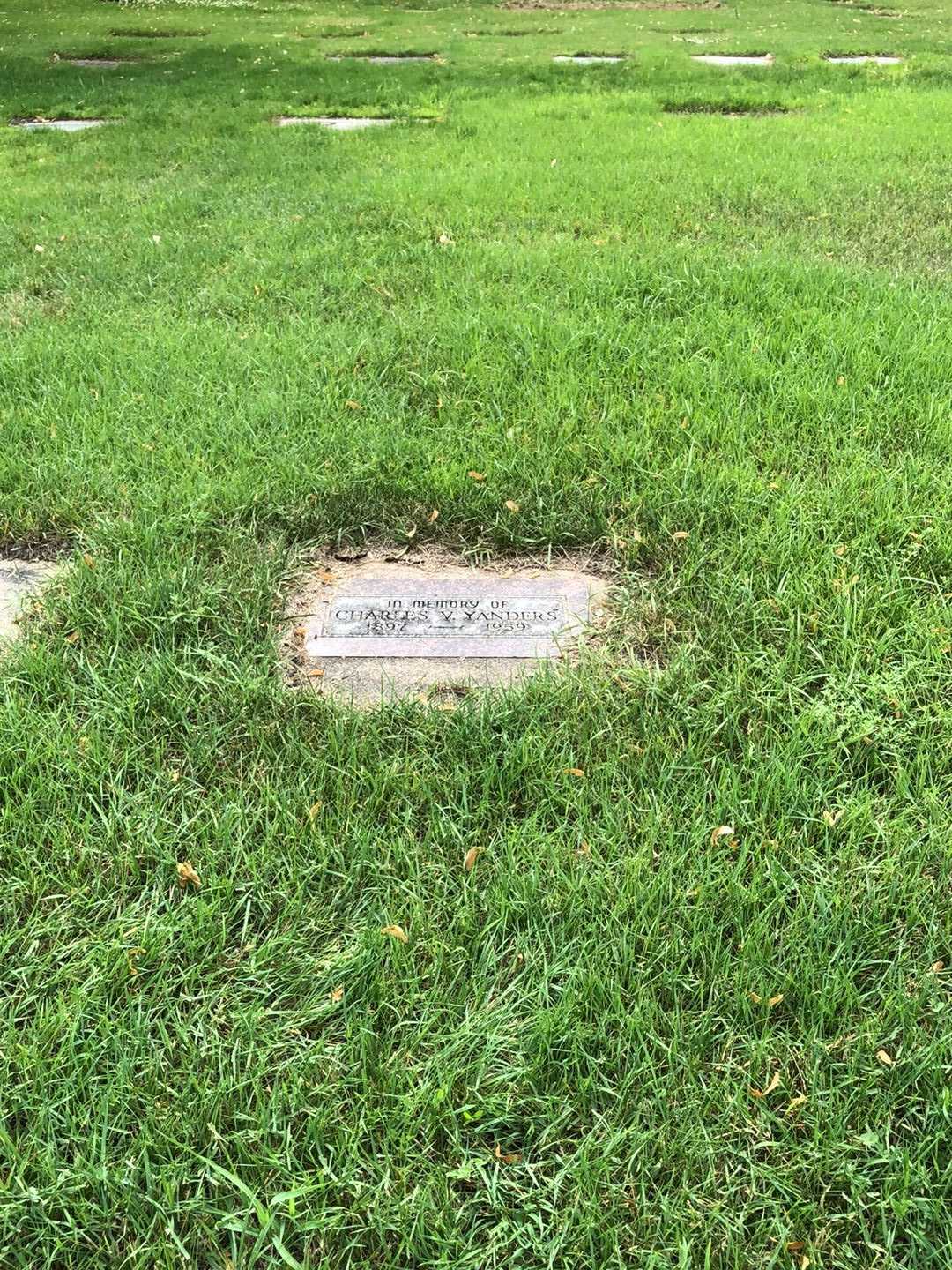 Charles V. Yanders's grave. Photo 2