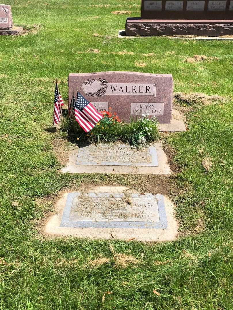 John H. Walker's grave. Photo 3
