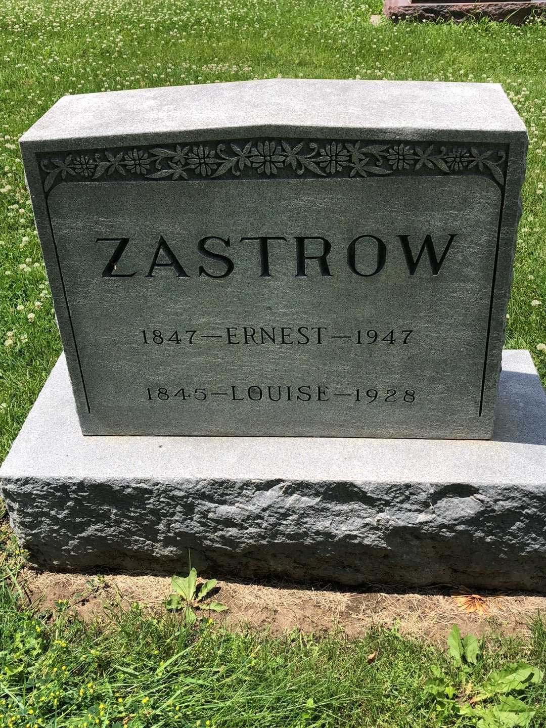 Ernest Robert Zastrow's grave. Photo 1