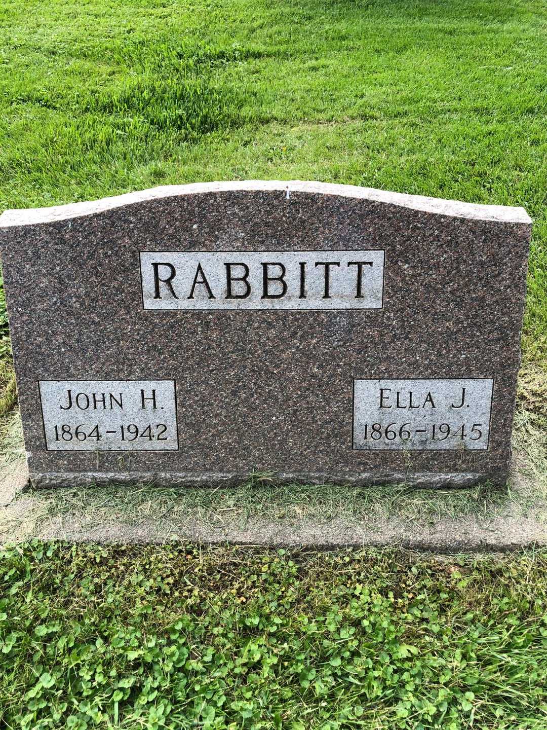 Ella Jane Rabbitt's grave. Photo 1