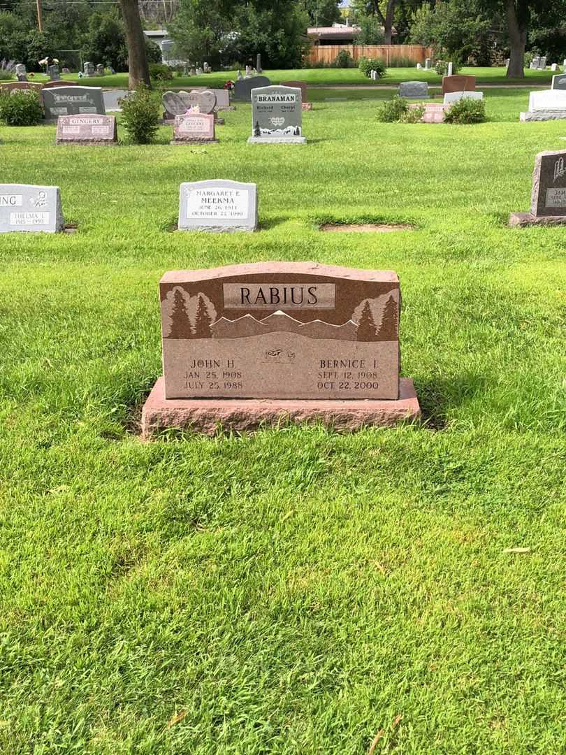 Bernice I. Rabius's grave. Photo 2