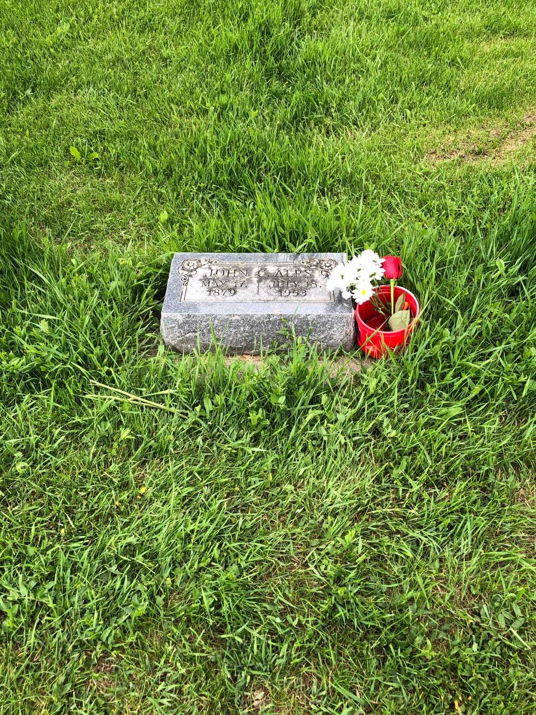 John C. Alps's grave. Photo 2