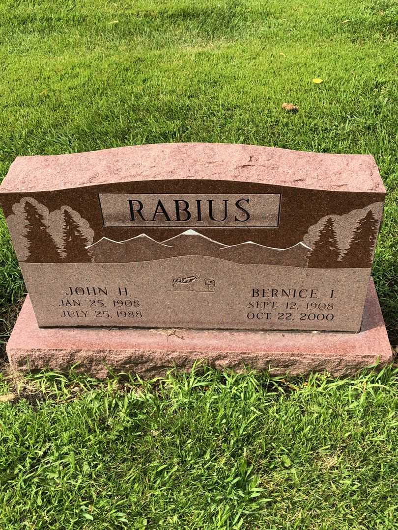 Bernice I. Rabius's grave. Photo 1