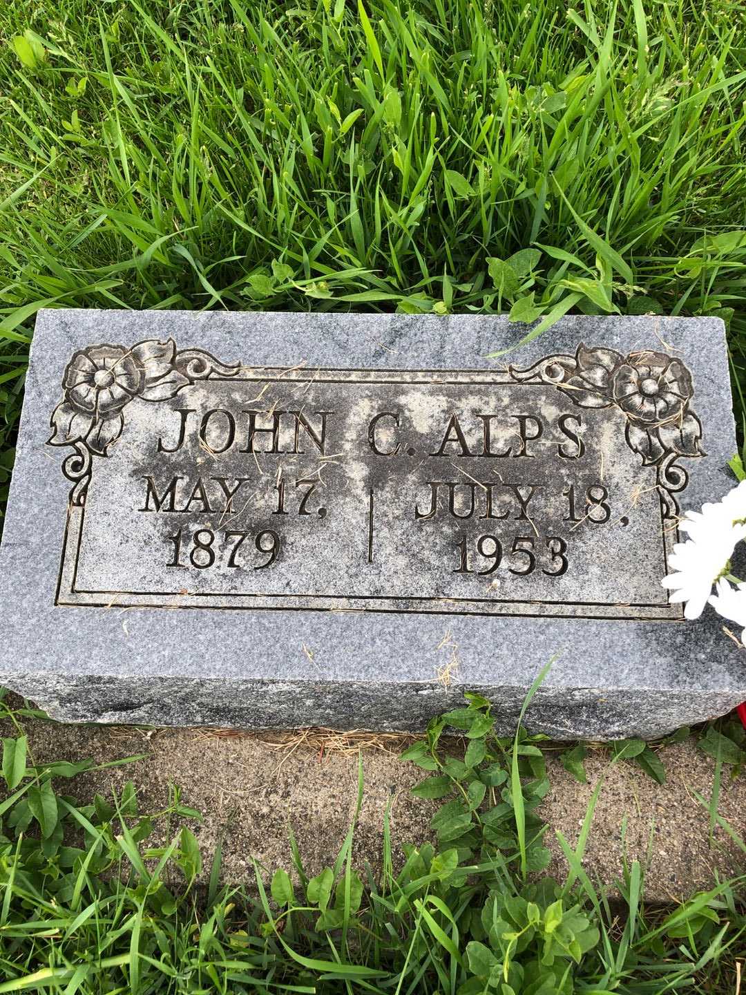 John C. Alps's grave. Photo 1