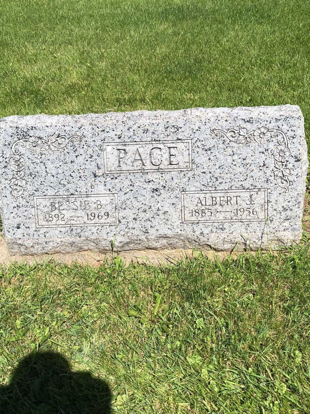 Bessie B. Pace's grave. Photo 1