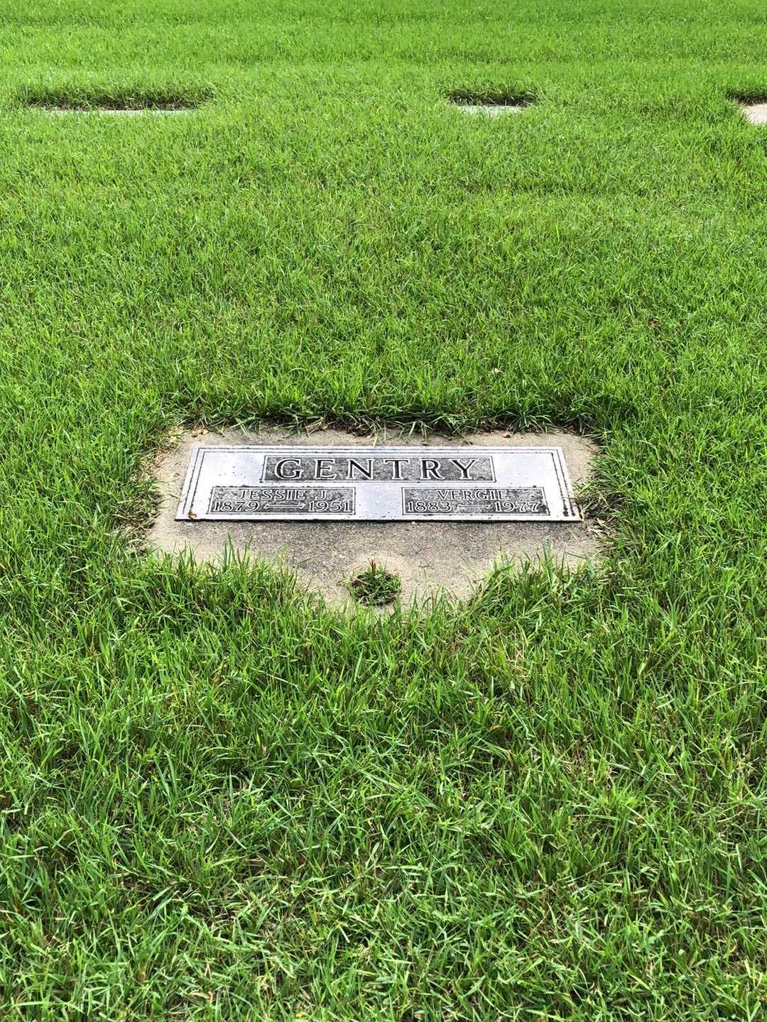 Vergie M'Cullough Gentry's grave. Photo 2