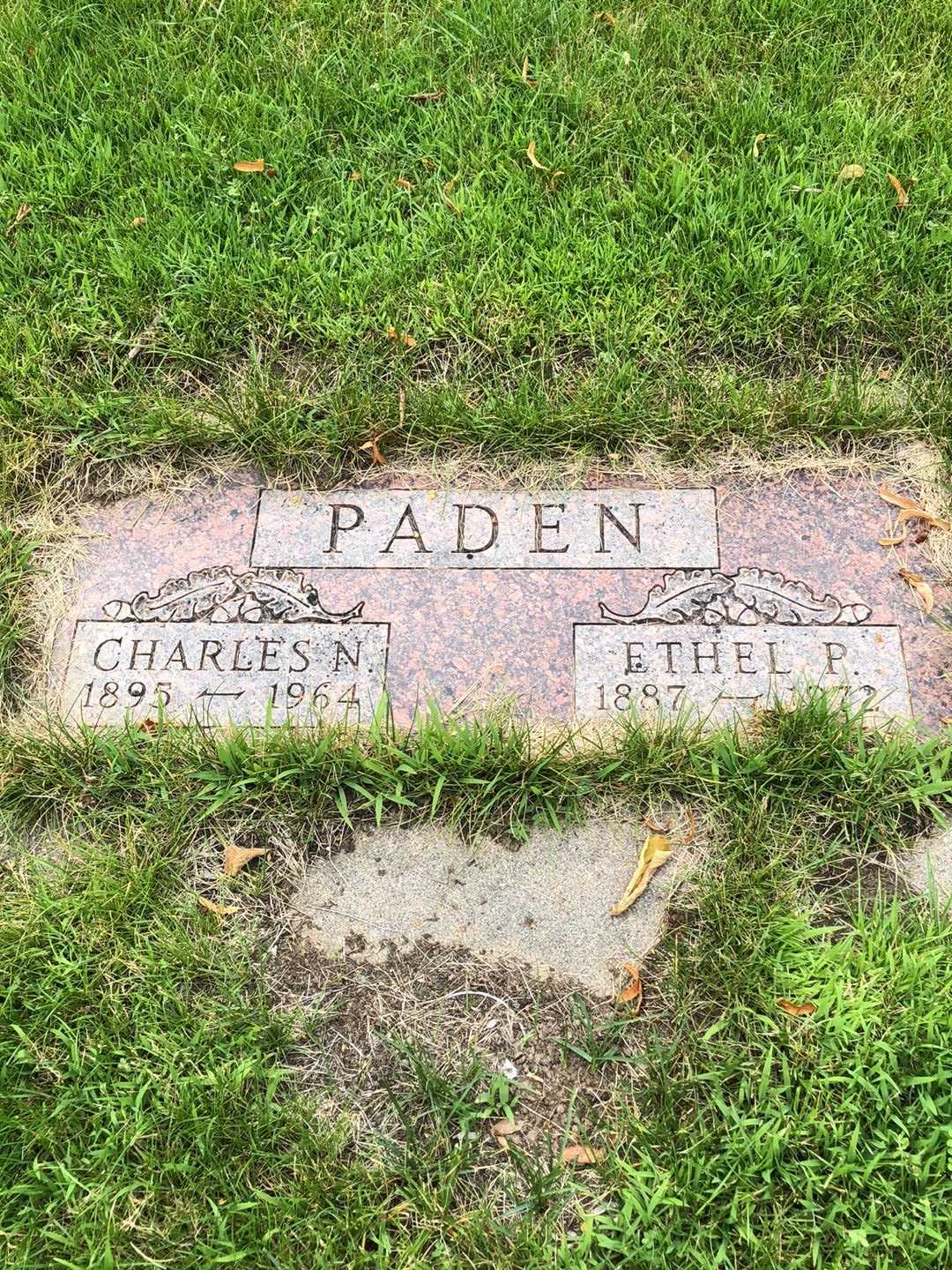 Charles N. Paden's grave. Photo 1