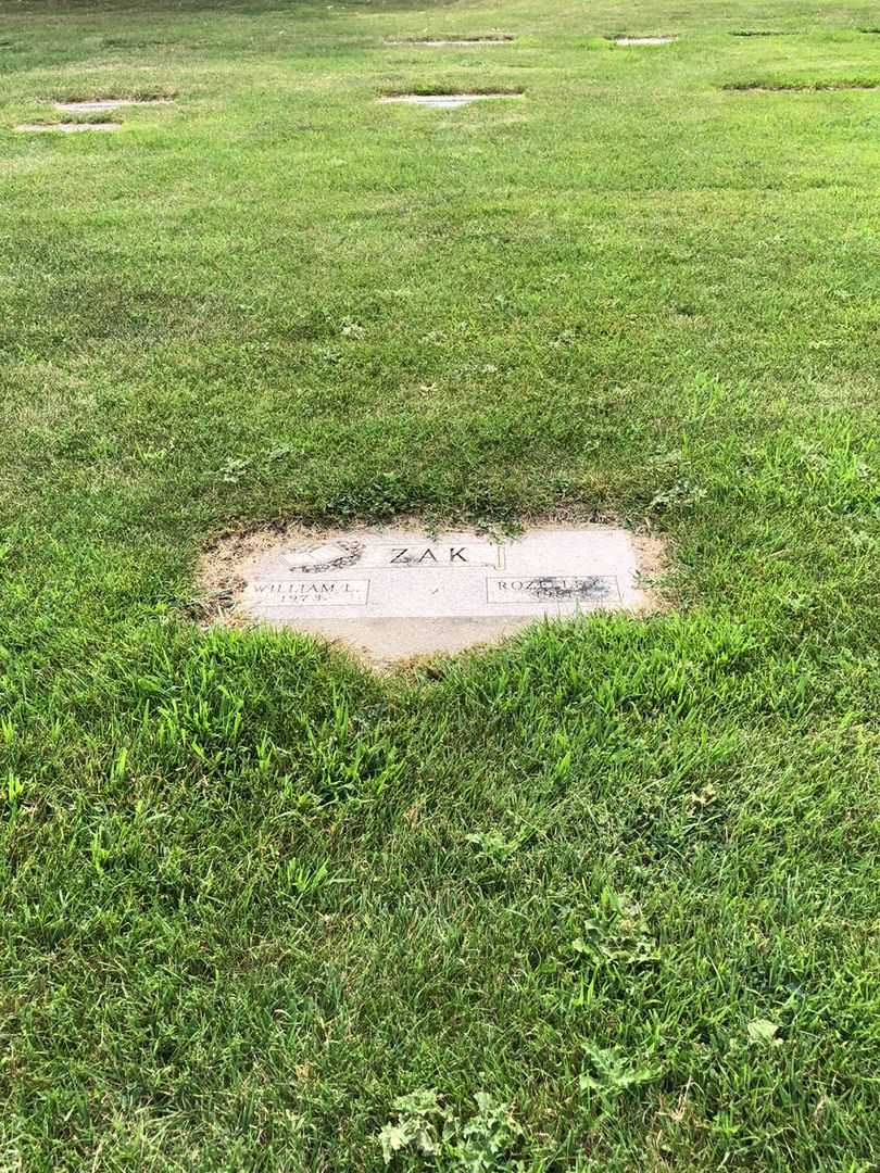 Rozelle C. Zak's grave. Photo 2