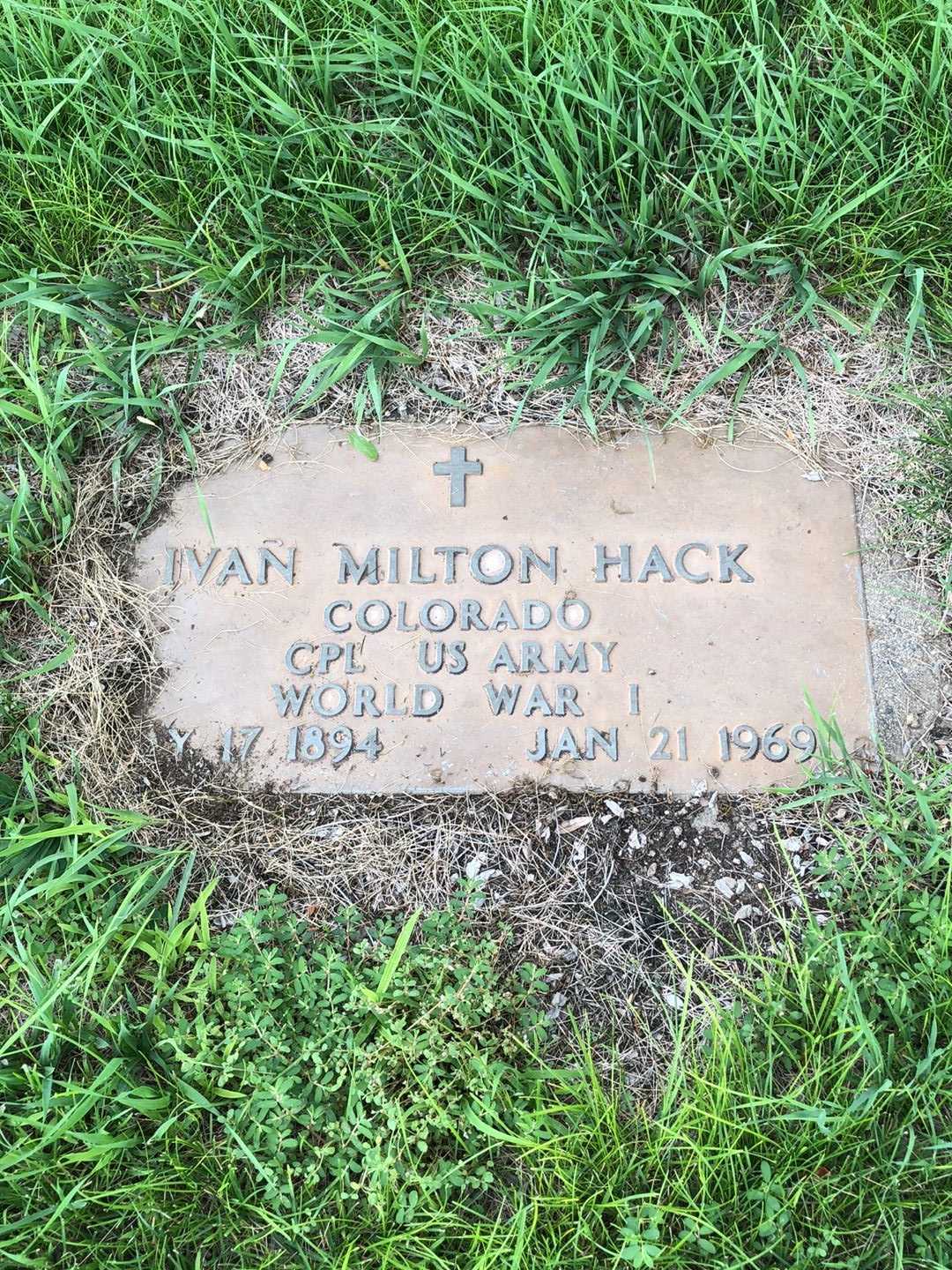 Ivan Milton Hack's grave. Photo 1