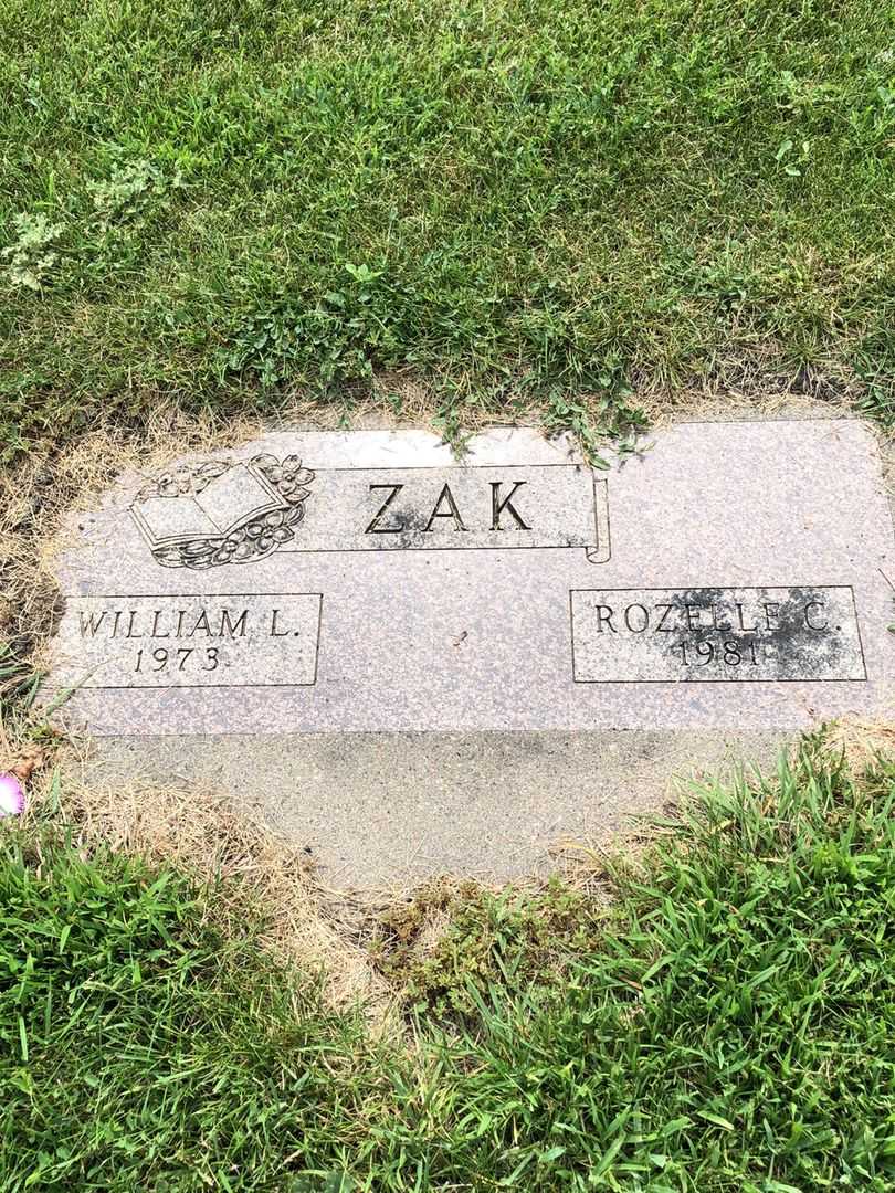 Rozelle C. Zak's grave. Photo 1