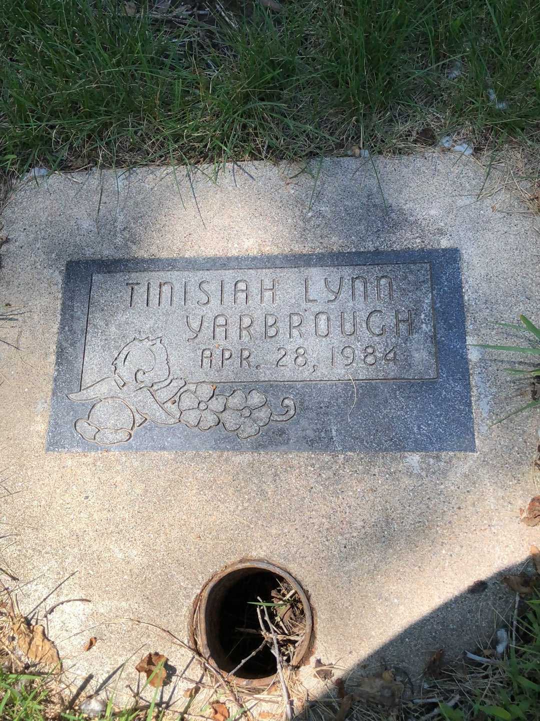 Tinisiah Lynn Yarbrough's grave. Photo 1