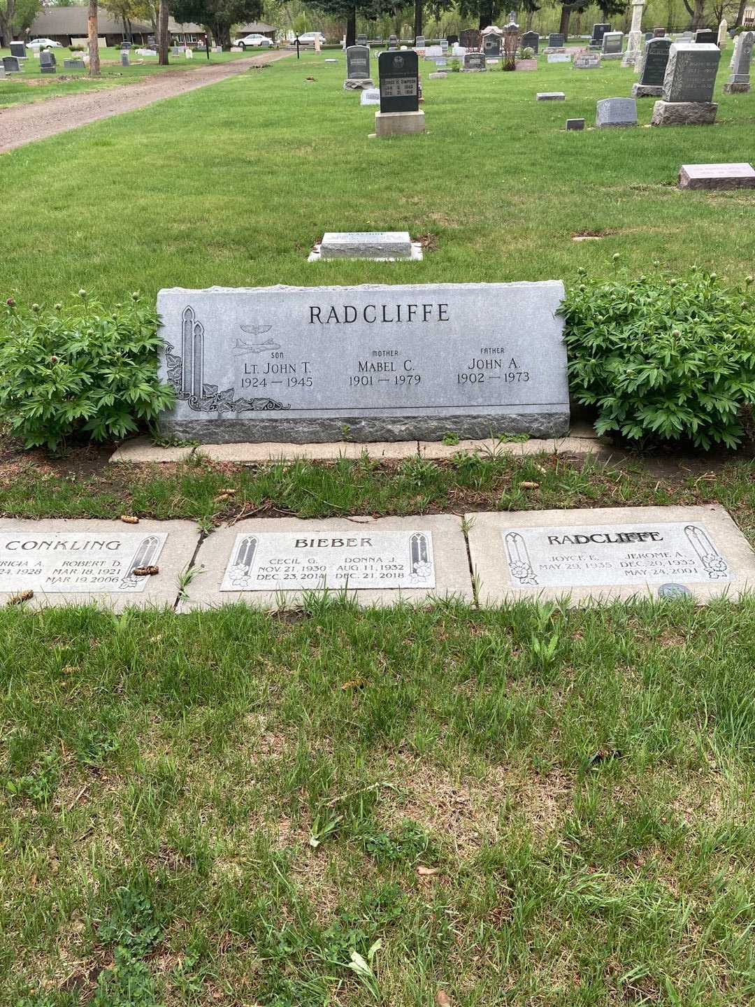 Mabel C. Radcliffe's grave. Photo 2