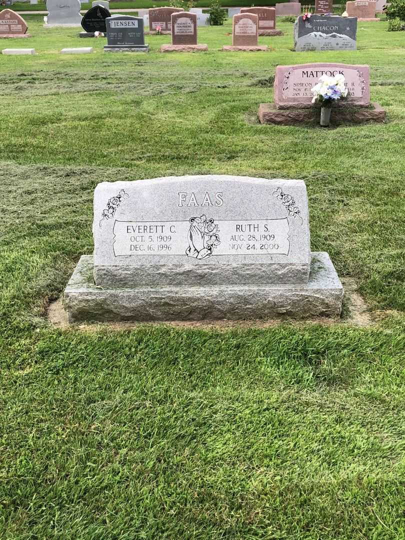 Ruth S. Faas's grave. Photo 2