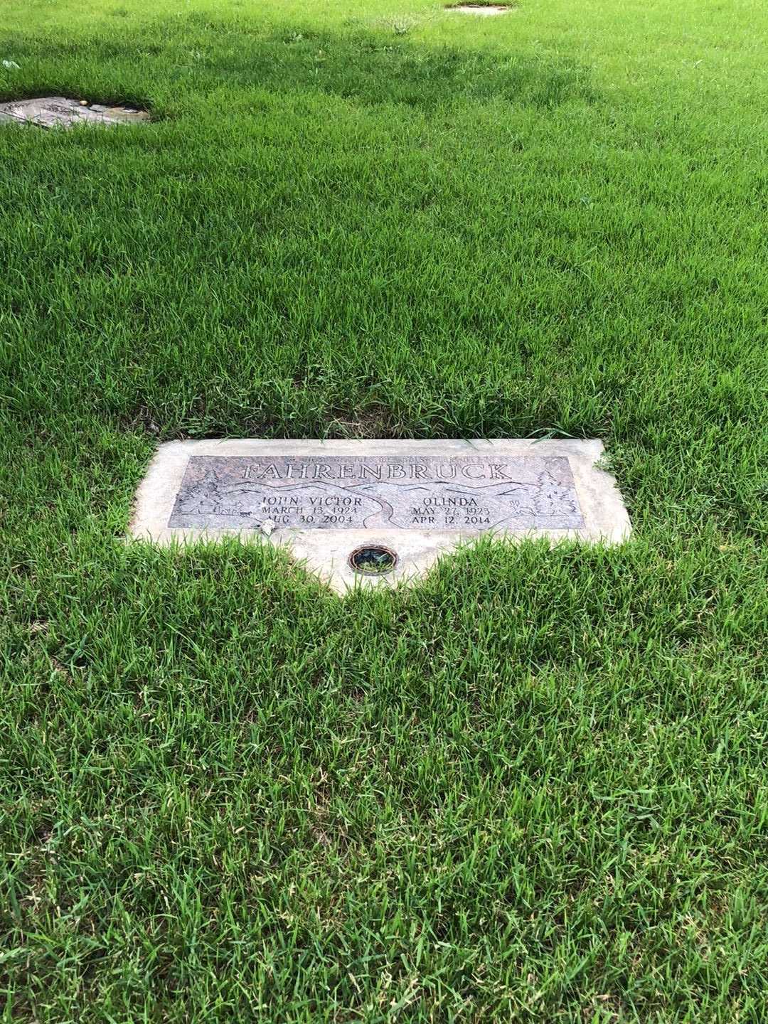 John Victor Fahrenbruck's grave. Photo 2