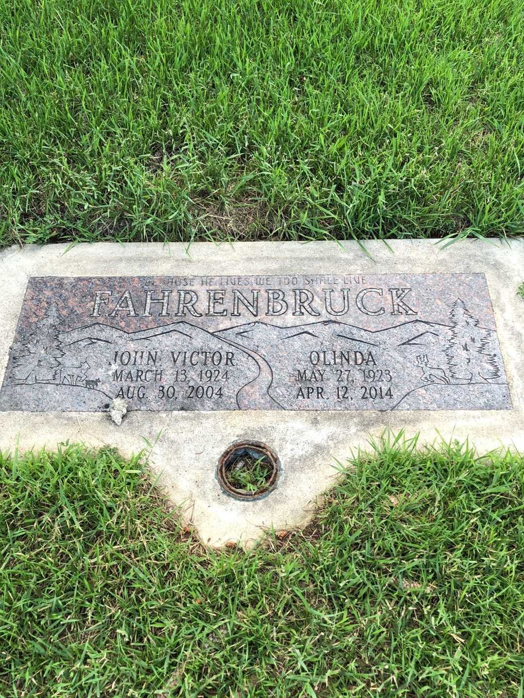 Olinda Fahrenbruck's grave. Photo 1