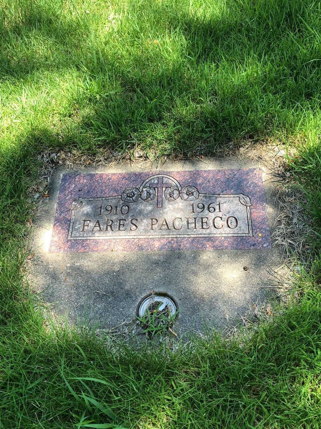 Fares Pacheco's grave. Photo 1