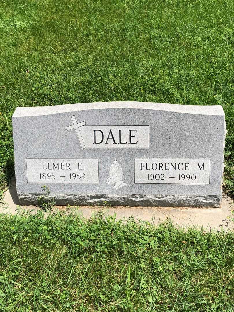 Elmer E. Dale's grave. Photo 1