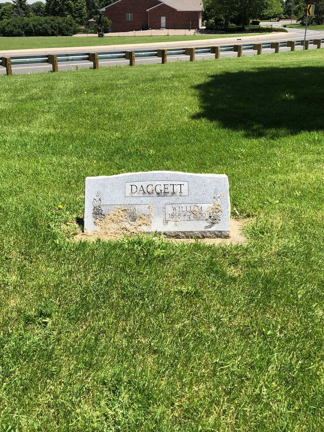 Nina E. Daggett's grave. Photo 2