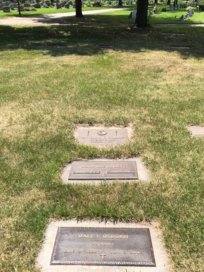 Dale E. Osborn's grave. Photo 2