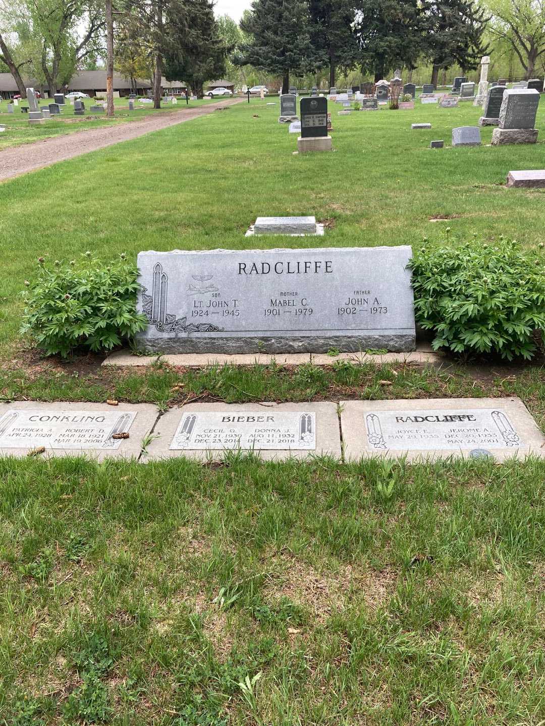 Jerome A. Radcliffe's grave. Photo 4