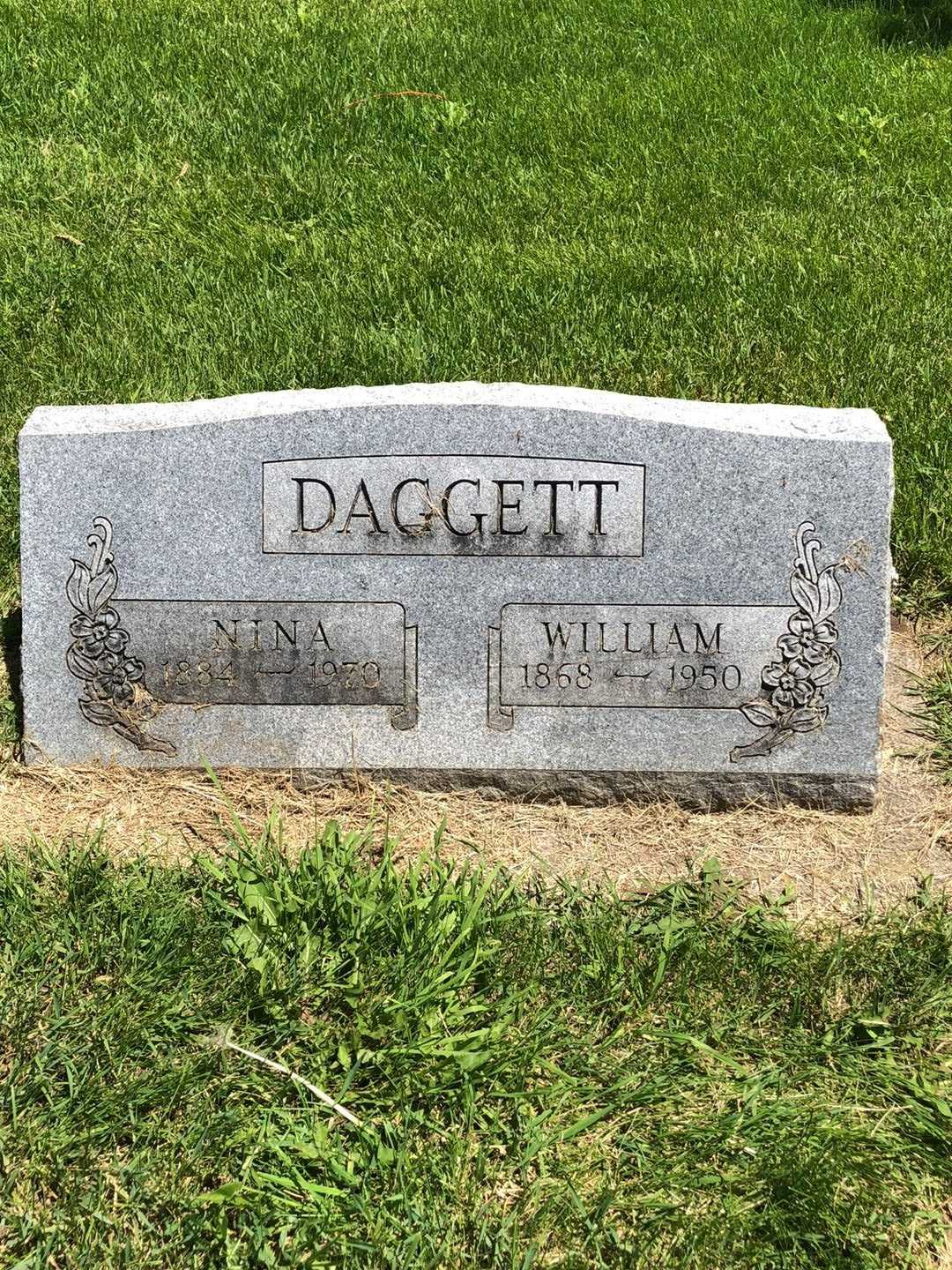 Nina E. Daggett's grave. Photo 1