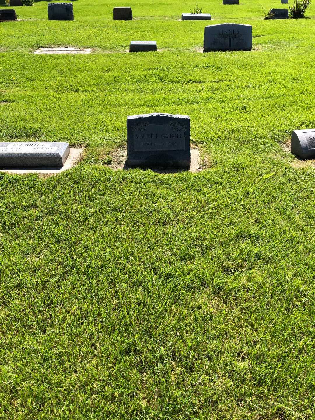 Maude E. Gabriel's grave. Photo 1