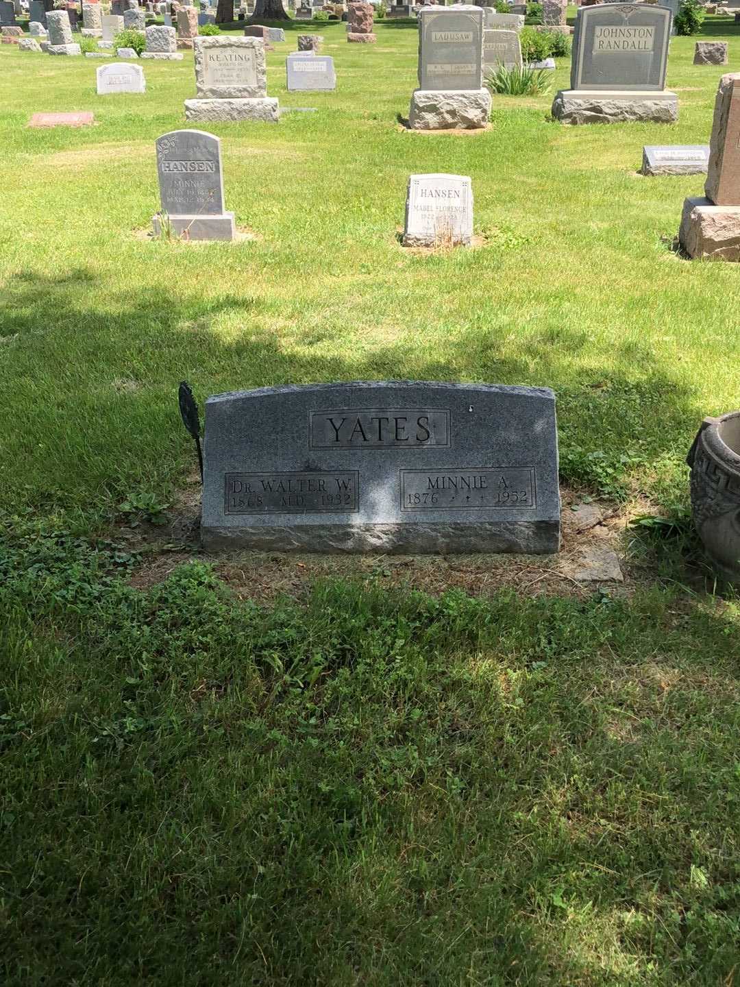 Doctor Walter W. Yates's grave. Photo 2