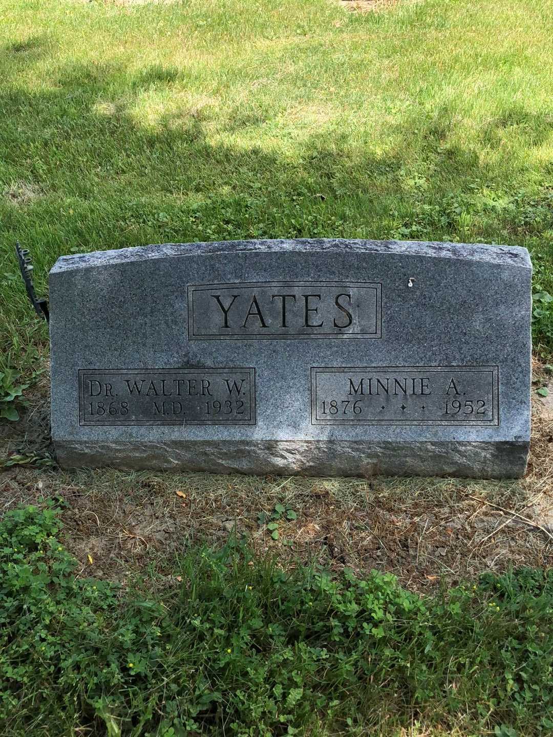 Minnie A. Yates's grave. Photo 1