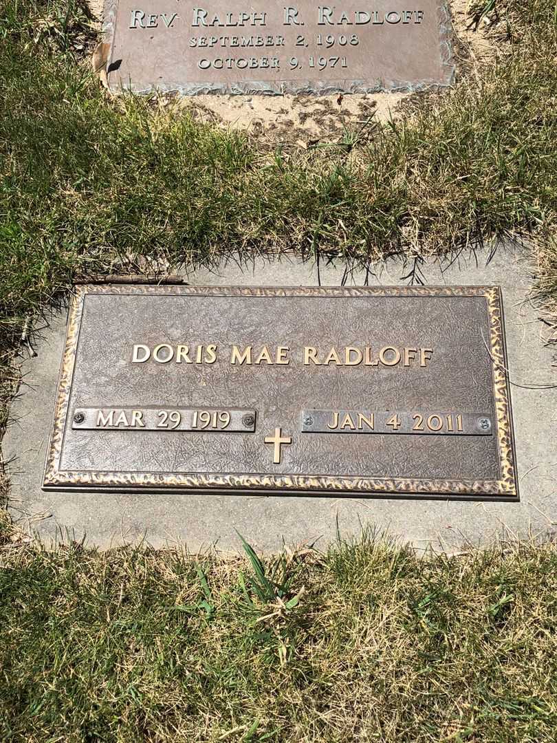 Doris Mae Radloff's grave. Photo 1