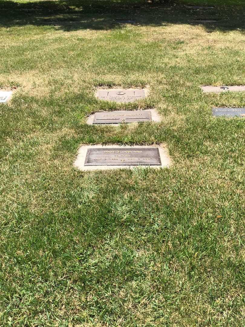 Dale E. Osborn's grave. Photo 4