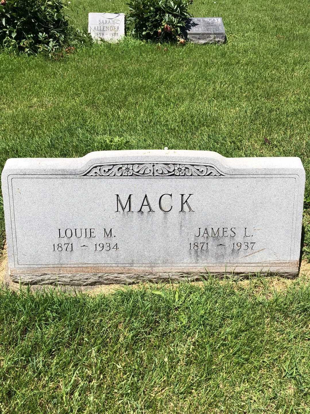 James L. Mack's grave. Photo 1