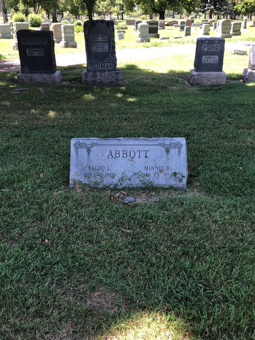 Minnie B. Abbott's grave. Photo 2