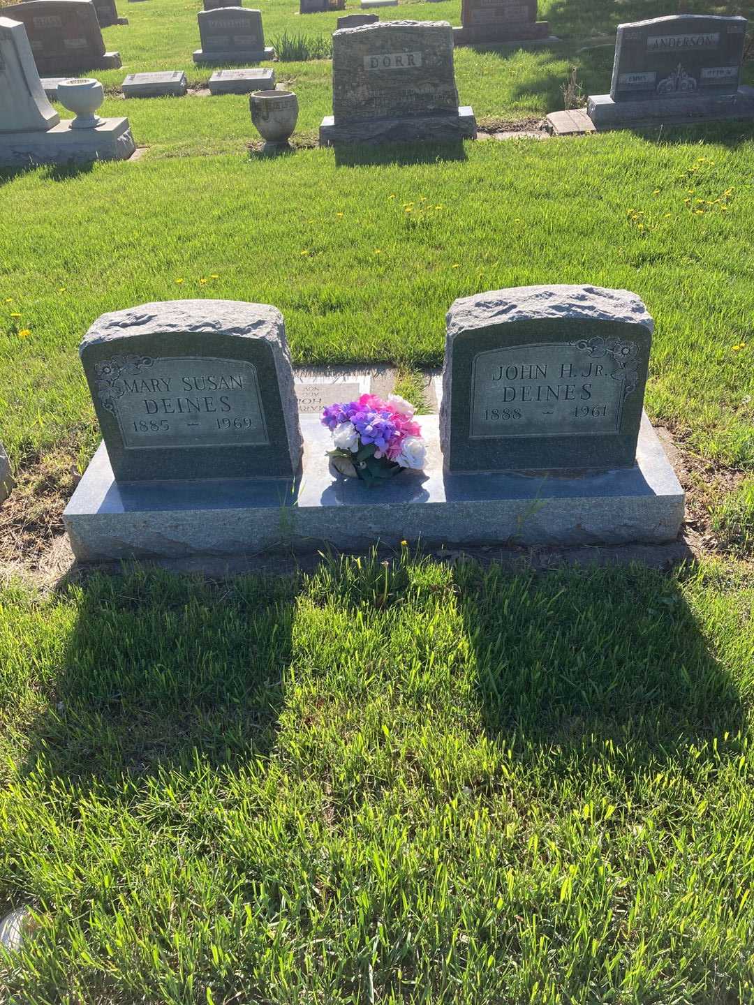 John H. Deines Junior's grave. Photo 2