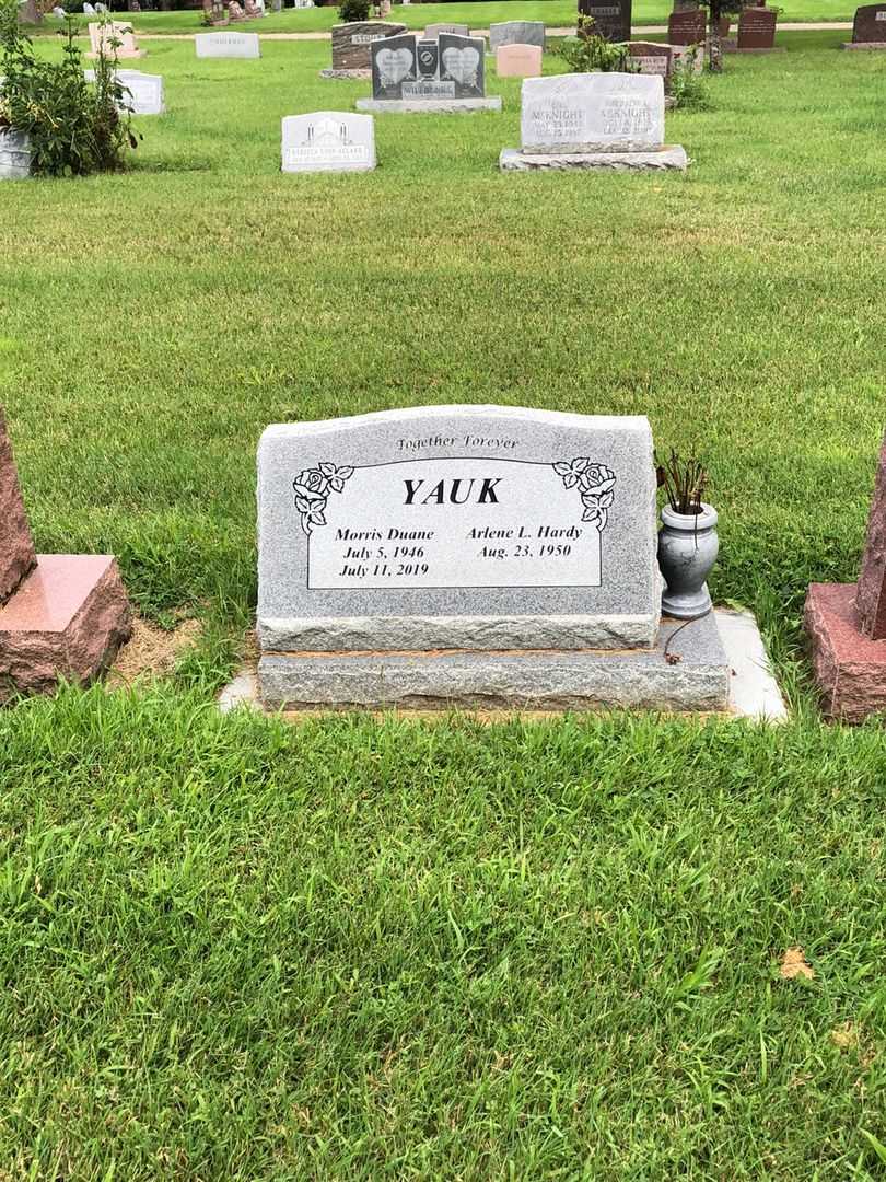 Morris Duane Yauk's grave. Photo 2