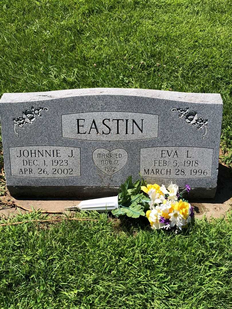 Johnnie Junior Eastin's grave. Photo 1