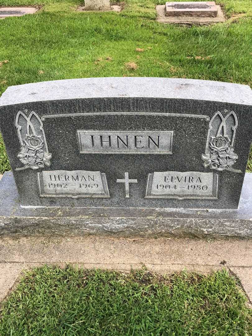 Elvira Helen Ihnen's grave. Photo 1