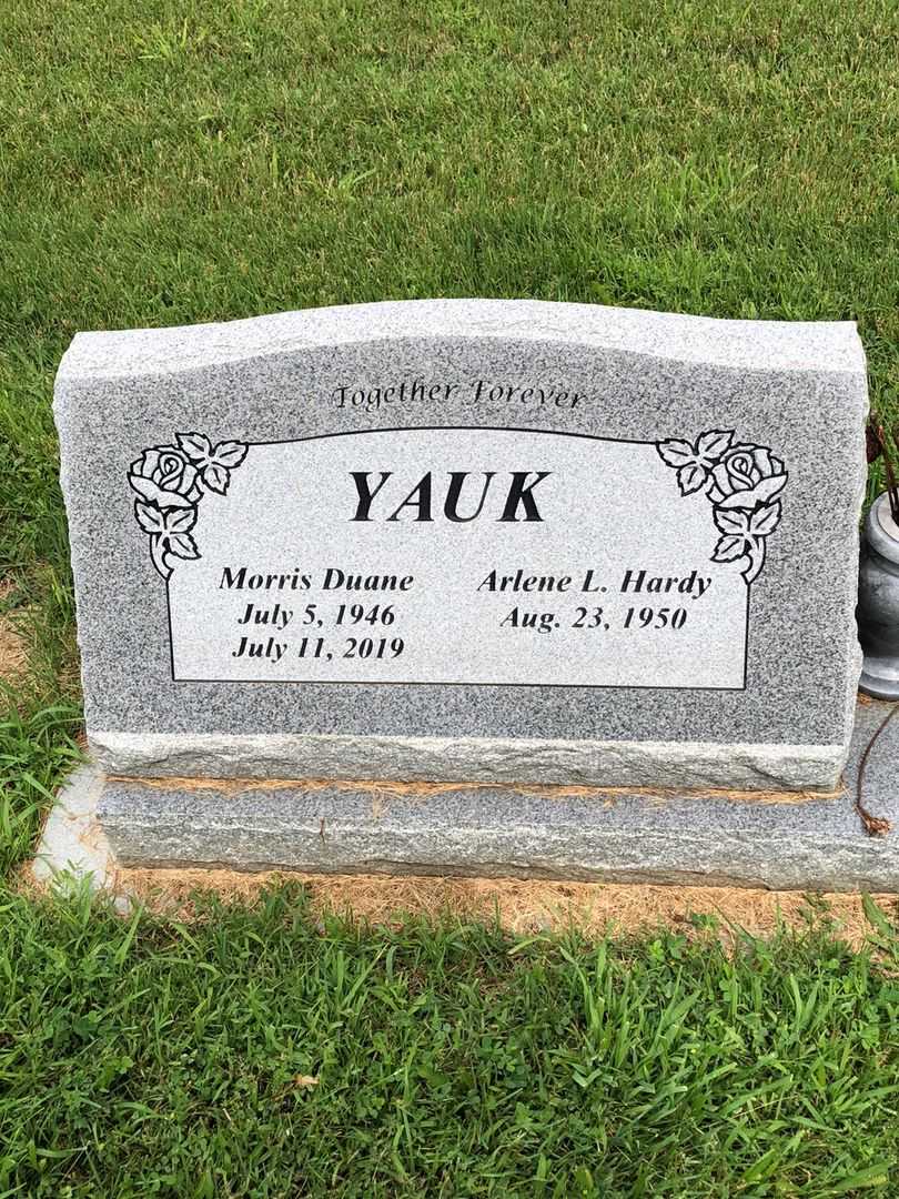 Morris Duane Yauk's grave. Photo 1