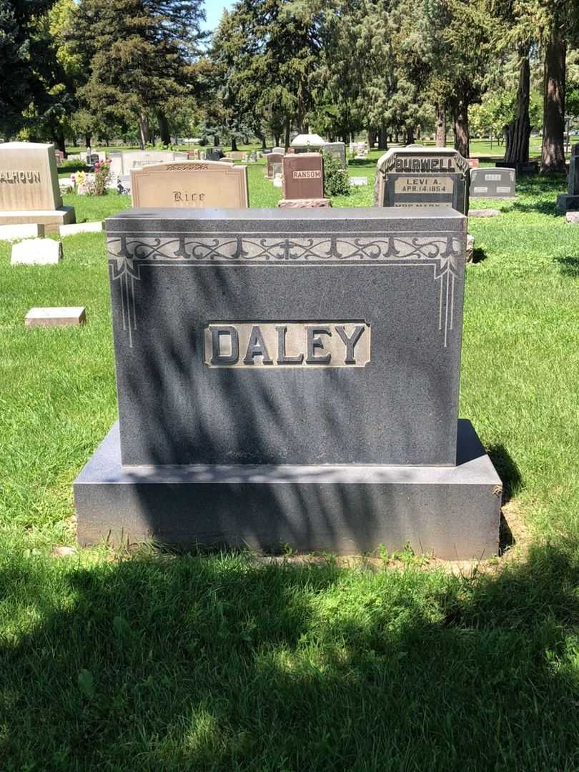 Daisy Pauline Daley's grave. Photo 1