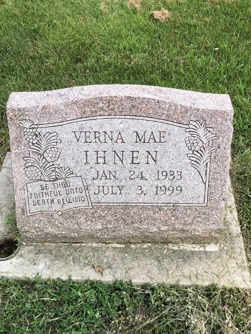 Verna Mae Ihnen's grave. Photo 1