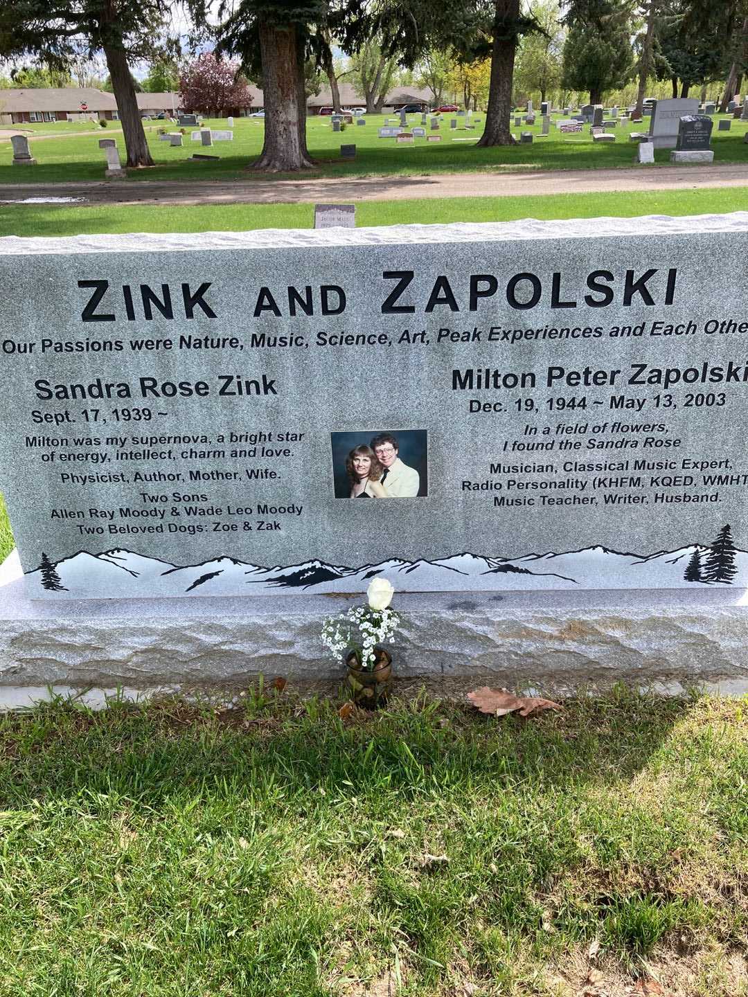 Milton Peter Zapolski's grave. Photo 1