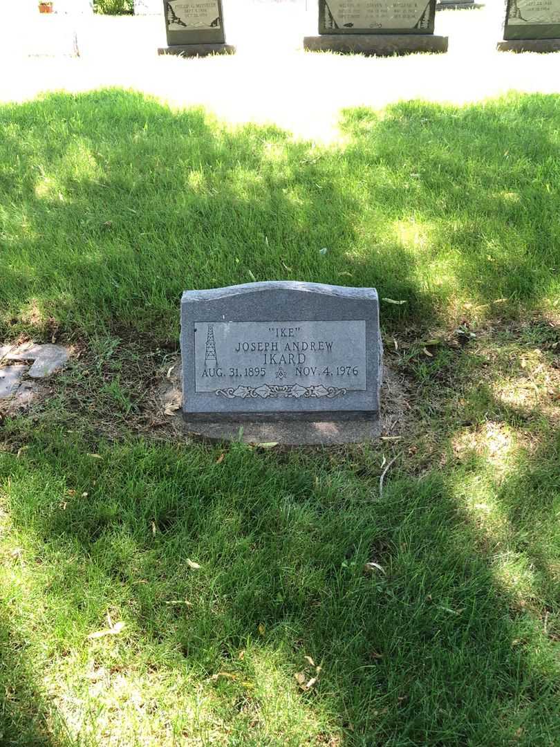 Joseph Andrew "Ike" Ikard's grave. Photo 2