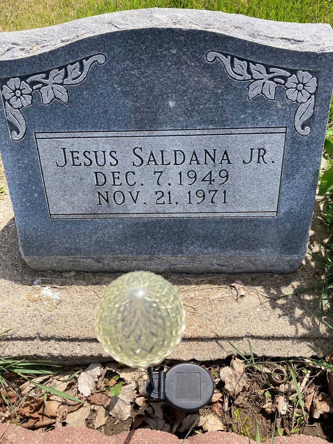 Jesus Saldana Junior's grave. Photo 1